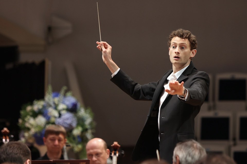Clément Nonciaux conducting.